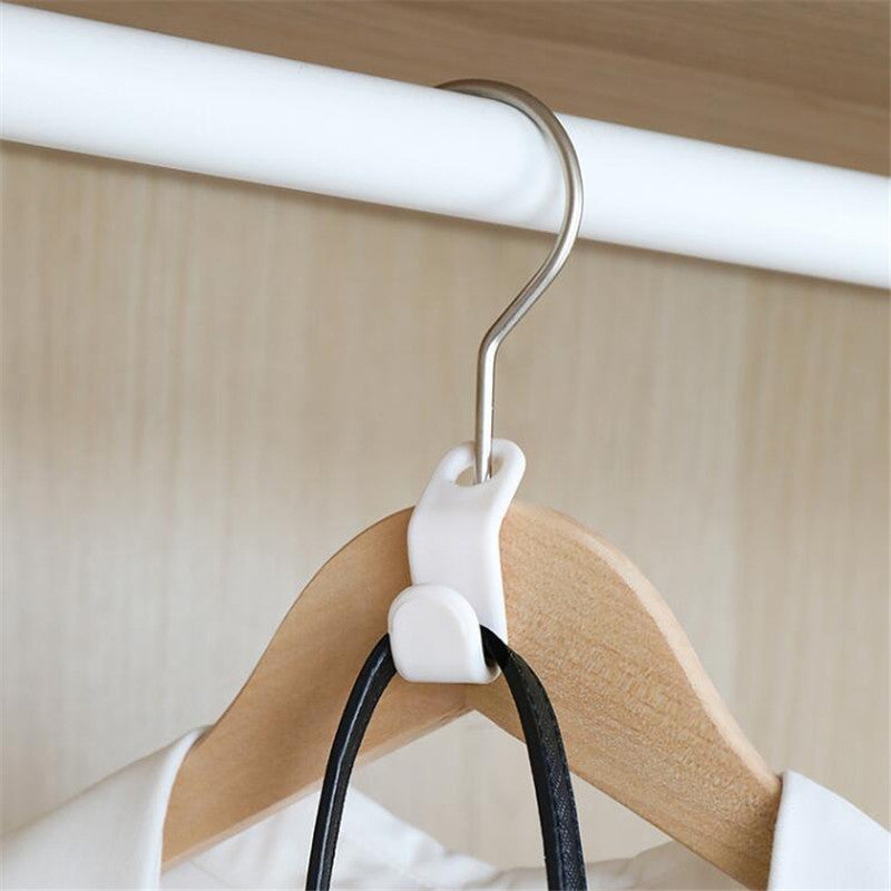 S-shaped hanger connection hook thickens plastic storage to save space