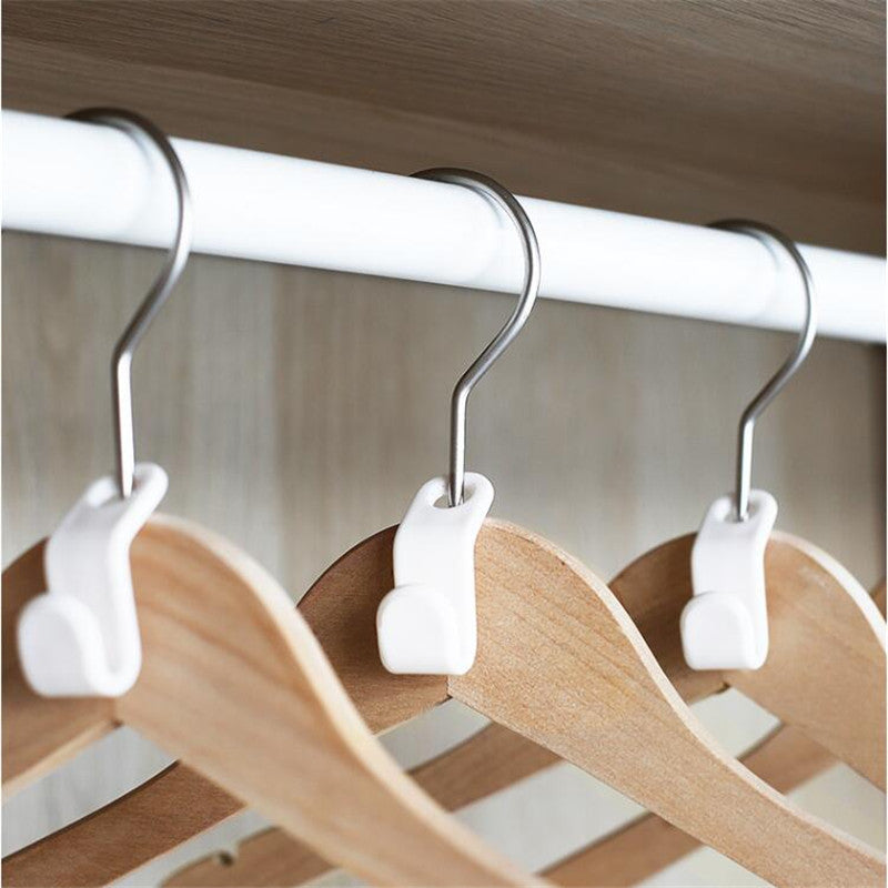 S-shaped hanger connection hook thickens plastic storage to save space