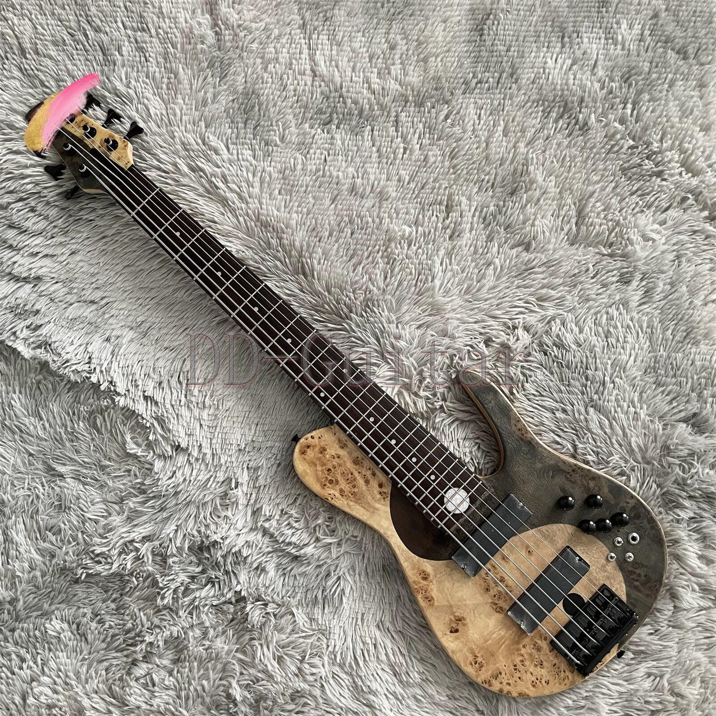 Custom 5  strings electric bass gold hardware