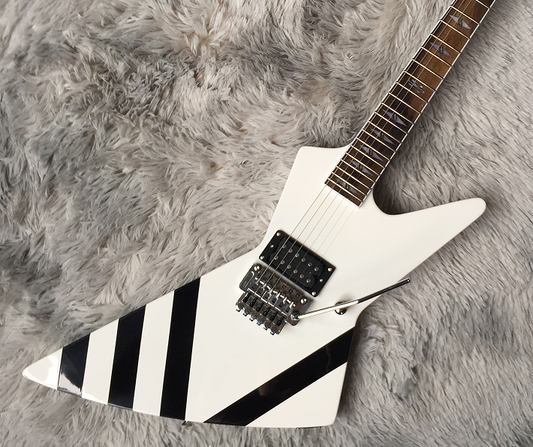 Custom Shop 6 String White and Black Electric Guitar FR Bridge H Chrome Hardware